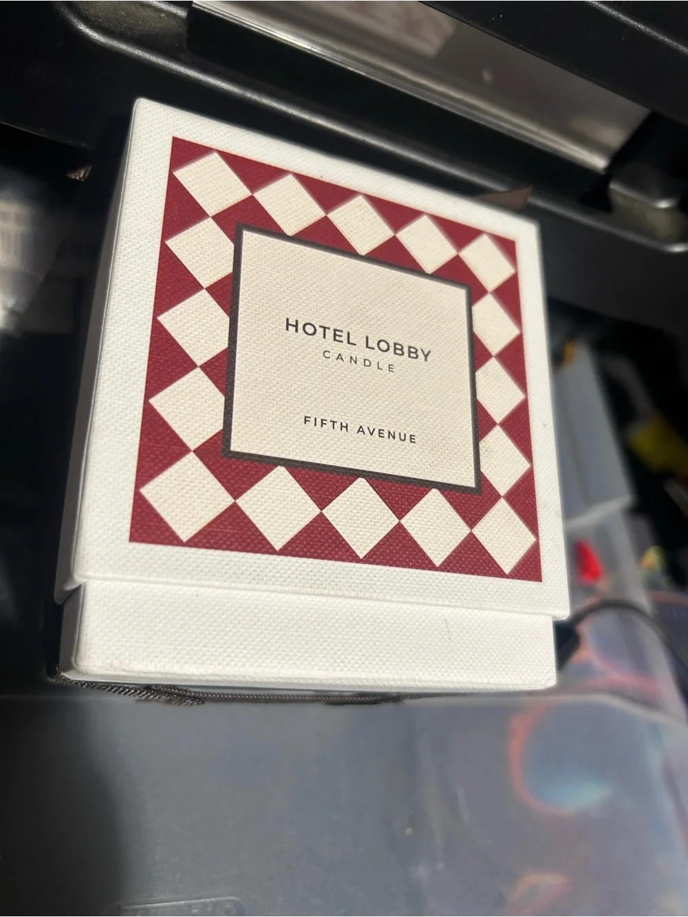 Hotel Lobby Candle - Fifth Avenue (White & Burgundy)